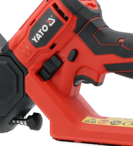 YATO YT-828115 Akkumuátoros ács láncfűrész 6 col láncvezetővel, szénkefe nélküli motorral (1x4Ah + töltő)